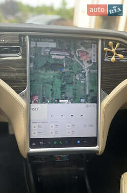 Лифтбек Tesla Model S 2016 в 
