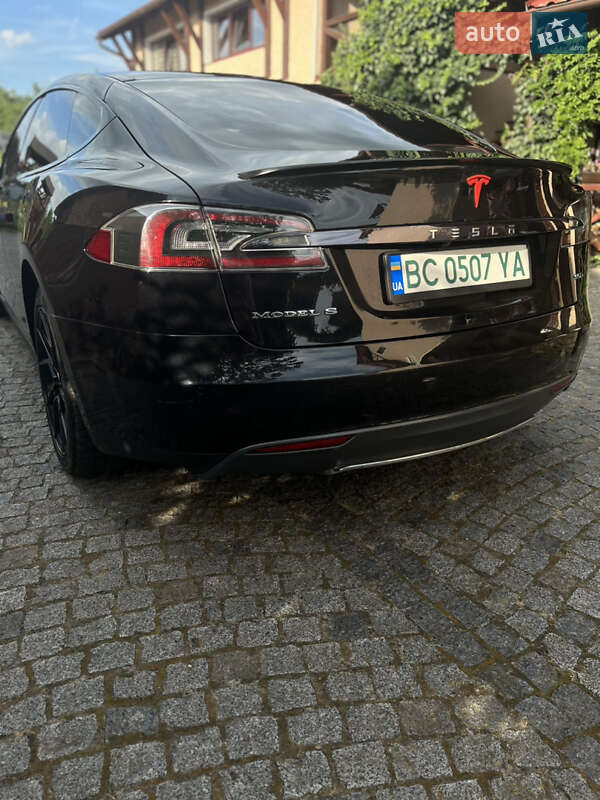Ліфтбек Tesla Model S 2016 в Малехові