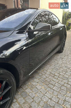 Лифтбек Tesla Model S 2016 в 