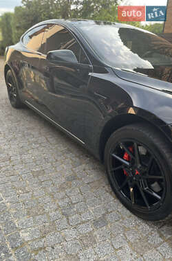 Лифтбек Tesla Model S 2016 в 