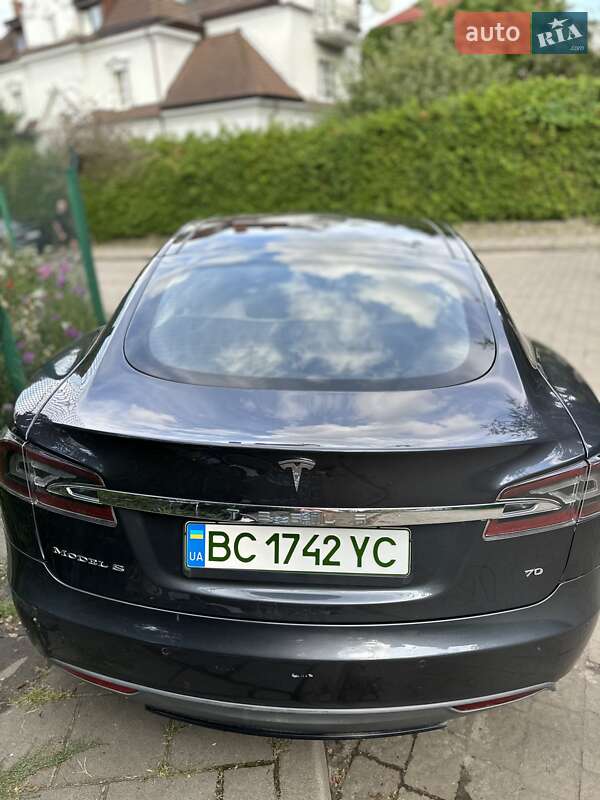 Лифтбек Tesla Model S 2015 в Львове