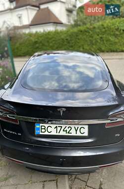 Лифтбек Tesla Model S 2015 в 