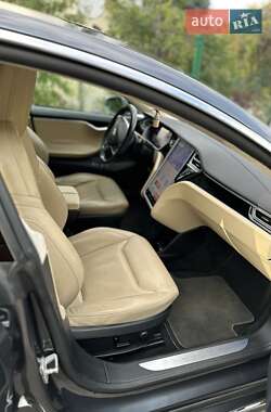 Лифтбек Tesla Model S 2015 в 
