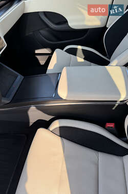 Лифтбек Tesla Model S 2024 в 