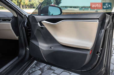 Лифтбек Tesla Model S 2014 в 