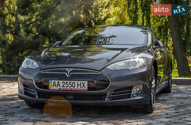 Лифтбек Tesla Model S 2014 в 