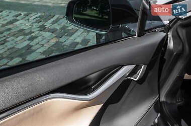Лифтбек Tesla Model S 2014 в 
