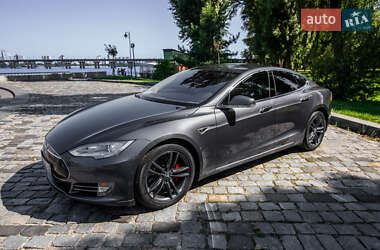 Лифтбек Tesla Model S 2014 в 
