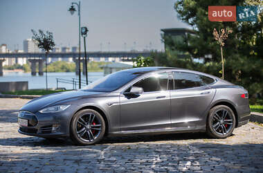 Лифтбек Tesla Model S 2014 в 