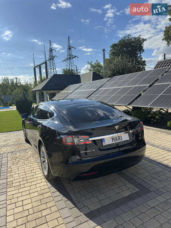 Лифтбек Tesla Model S 2019 в Деражне