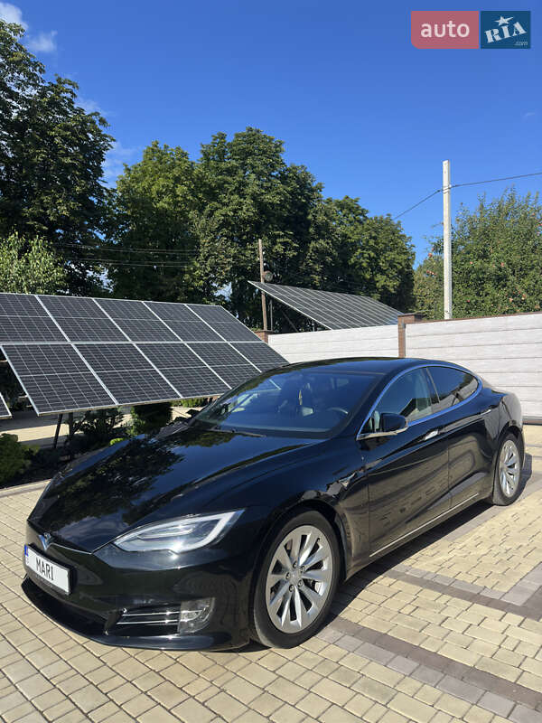Лифтбек Tesla Model S 2019 в Деражне