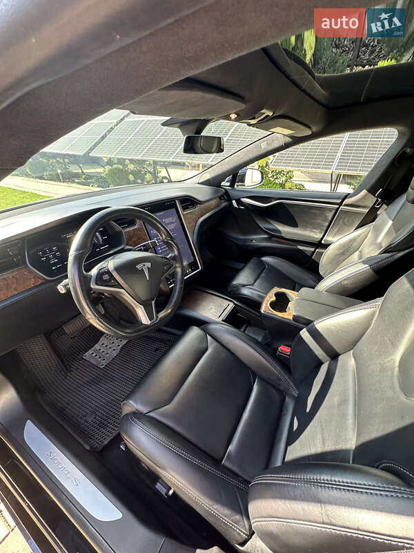 Лифтбек Tesla Model S 2019 в Деражне