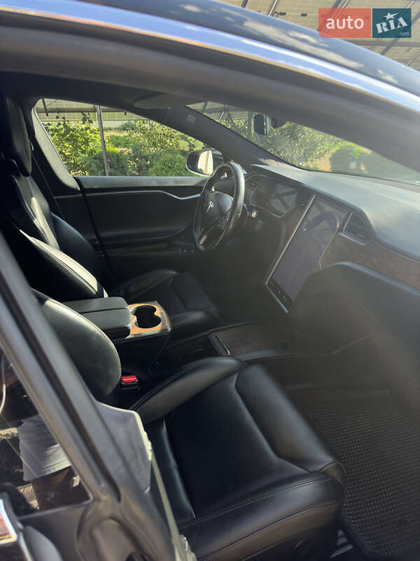 Лифтбек Tesla Model S 2019 в Деражне