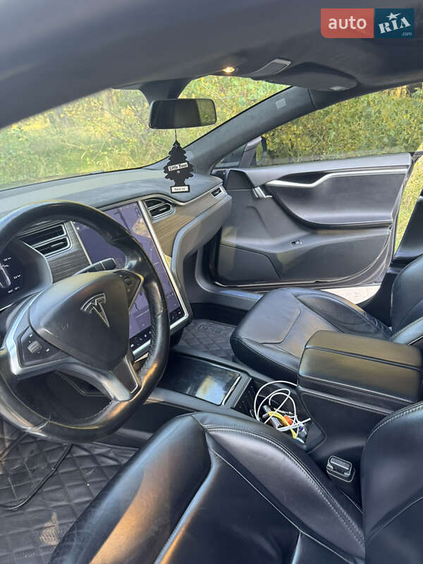 Ліфтбек Tesla Model S 2016 в Києві
