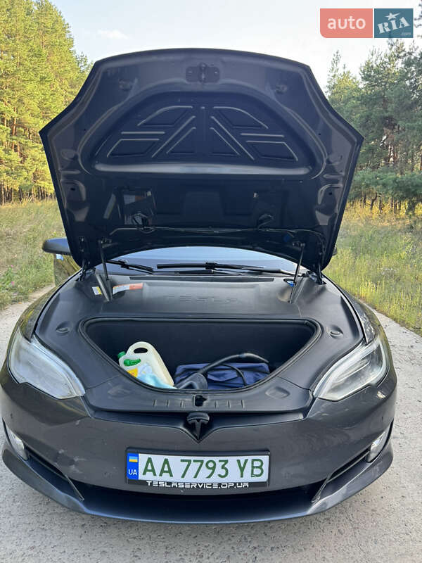 Ліфтбек Tesla Model S 2016 в Києві