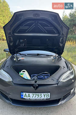 Лифтбек Tesla Model S 2016 в 