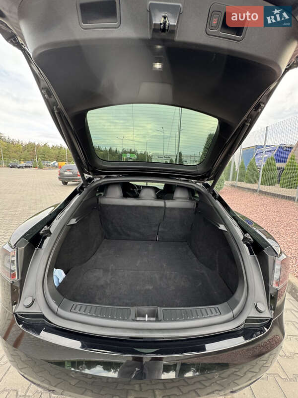Лифтбек Tesla Model S 2019 в Днепре