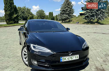 Лифтбек Tesla Model S 2016 в 