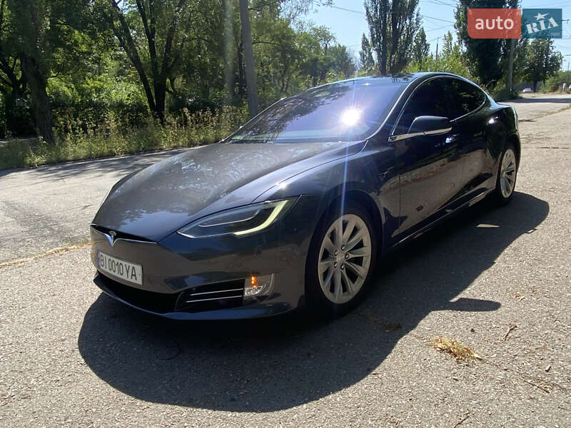 Лифтбек Tesla Model S 2017 в Кременчуге фото 2 Лифтбек Tesla Model S 2017 в Кременчуге