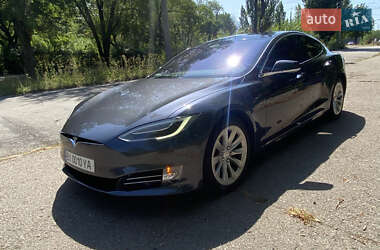Лифтбек Tesla Model S 2017 в 
