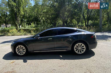 Лифтбек Tesla Model S 2017 в 