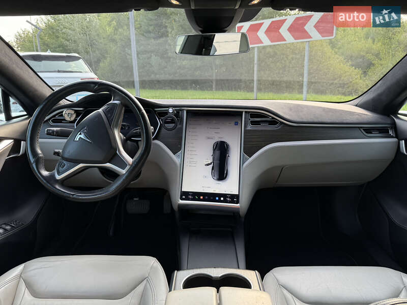 Лифтбек Tesla Model S 2016 в Киеве