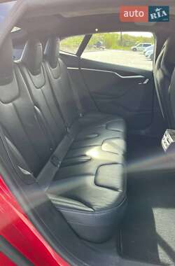 Лифтбек Tesla Model S 2015 в 