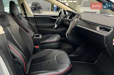 Лифтбек Tesla Model S 2013 в 