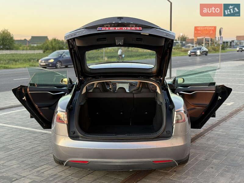 Лифтбек Tesla Model S 2013 в Луцке