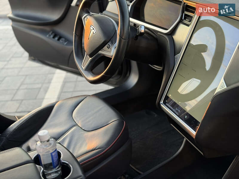 Лифтбек Tesla Model S 2013 в Луцке