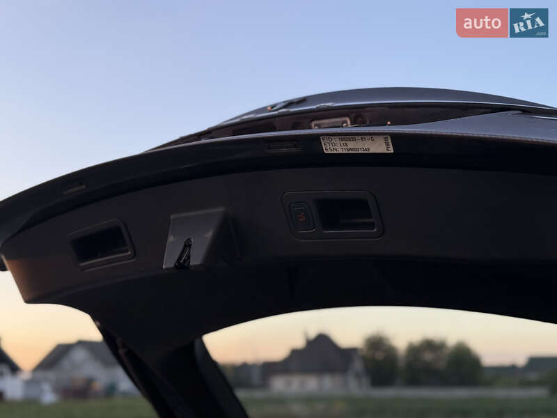 Лифтбек Tesla Model S 2013 в Луцке