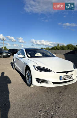 Лифтбек Tesla Model S 2020 в 