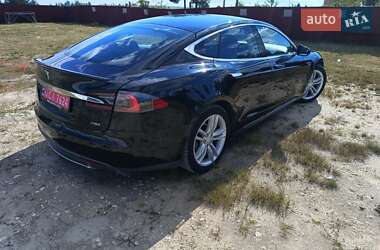 Лифтбек Tesla Model S 2013 в 