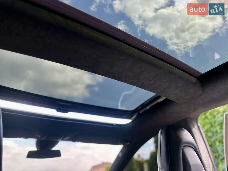 Ліфтбек Tesla Model S 2015 в Чернівцях