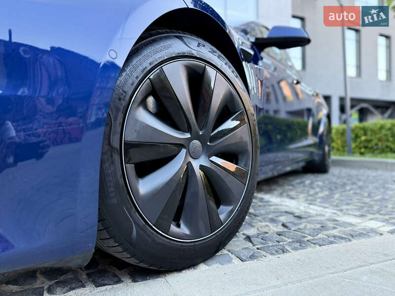 Лифтбек Tesla Model S 2021 в Львове