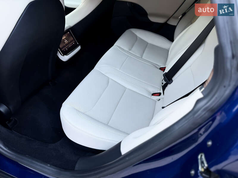 Лифтбек Tesla Model S 2021 в Львове