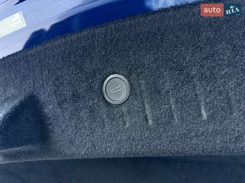 Лифтбек Tesla Model S 2021 в Львове