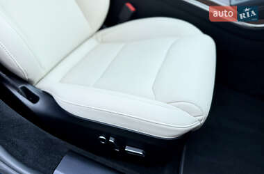 Лифтбек Tesla Model S 2021 в 