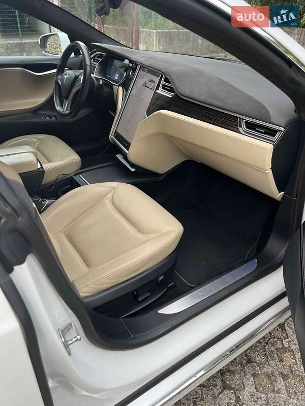 Ліфтбек Tesla Model S 2016 в Вишгороді