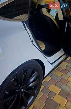 Ліфтбек Tesla Model S 2013 в Львові
