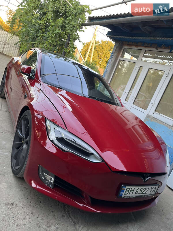Лифтбек Tesla Model S 2018 в 