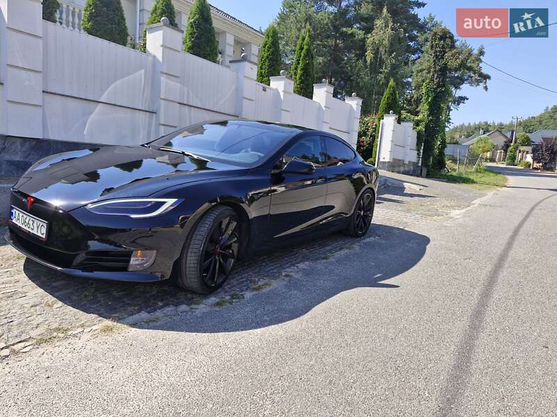Ліфтбек Tesla Model S 2020 в Димері