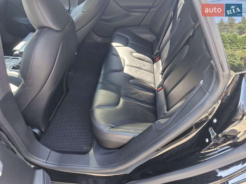 Ліфтбек Tesla Model S 2020 в Димері