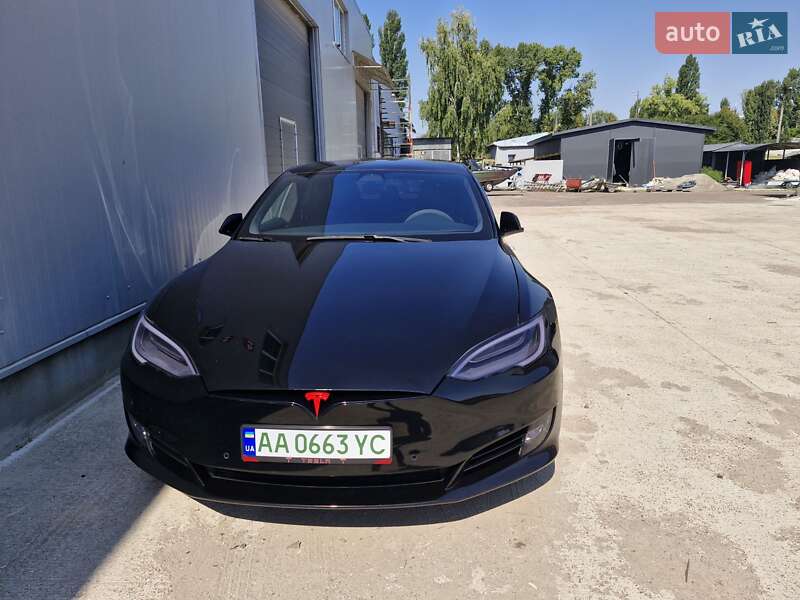 Ліфтбек Tesla Model S 2020 в Димері