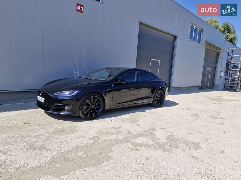 Ліфтбек Tesla Model S 2020 в Димері