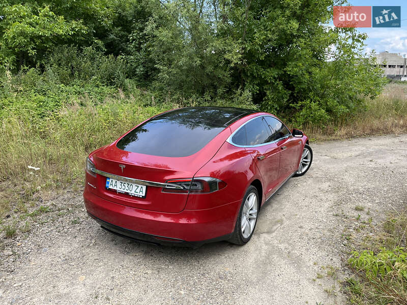 Лифтбек Tesla Model S 2015 в Стрые