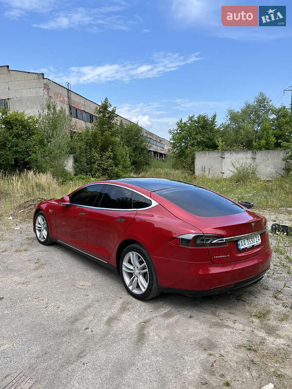 Лифтбек Tesla Model S 2015 в Стрые
