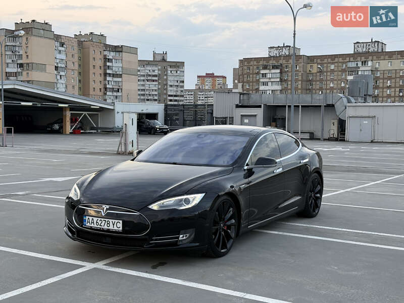 Лифтбек Tesla Model S 2014 в Киеве