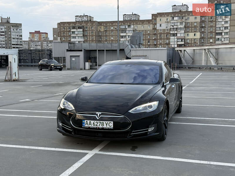 Лифтбек Tesla Model S 2014 в Киеве