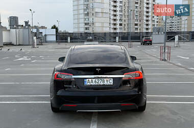 Лифтбек Tesla Model S 2014 в 